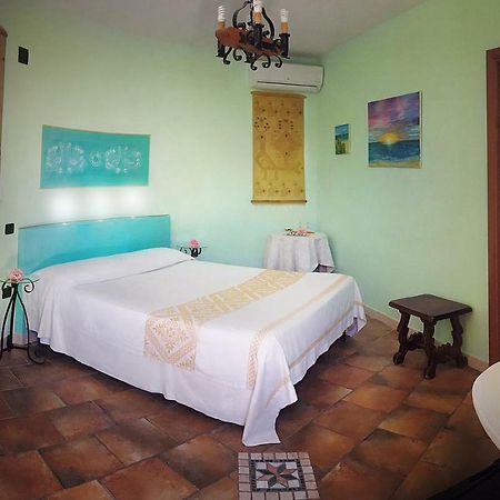 Le Quattro Mura Bed & Breakfast Pula Exterior photo