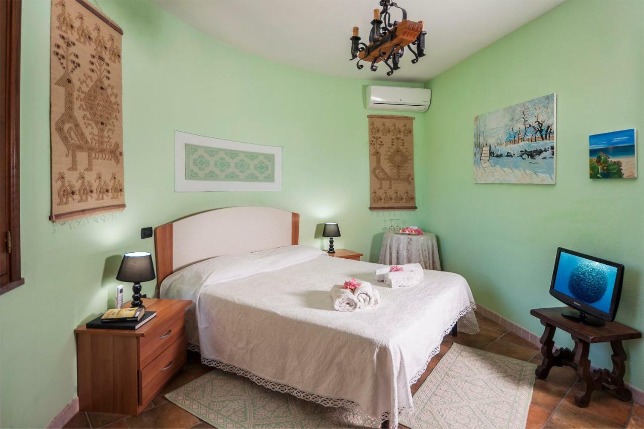 Le Quattro Mura Bed & Breakfast Pula Exterior photo
