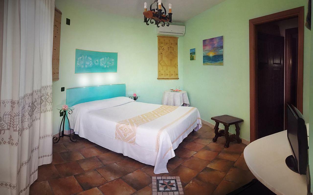 Le Quattro Mura Bed & Breakfast Pula Exterior photo